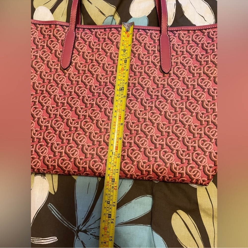 Coach Elegant Pink Patterned Tote Bag - Picture 3 of 3